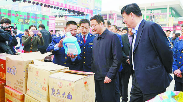 項城市消協(xié)、市工商局舉行國際消費(fèi)者權(quán)益日宣傳活動